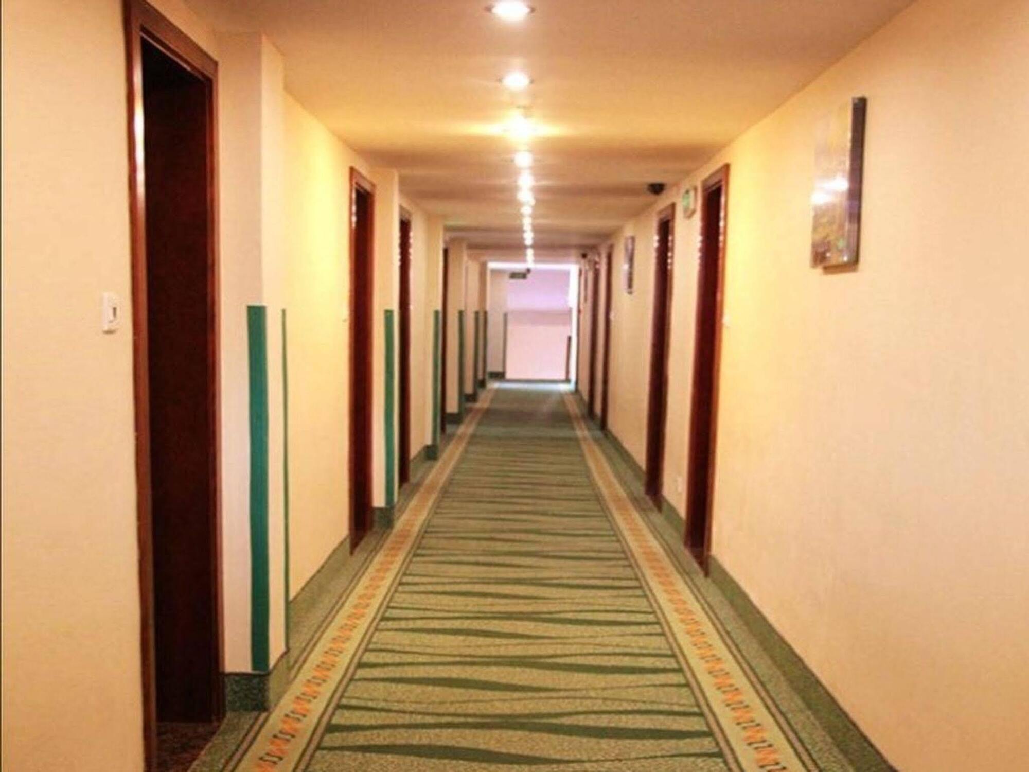 Greentree Inn Guangdong Shenzhen Huaqiangbei Express Hotel Esterno foto
